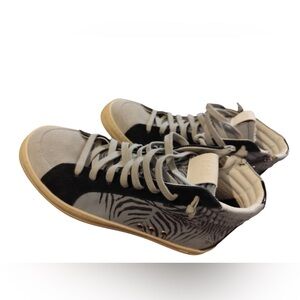 Stylish Gray and Black Women's Sneakers